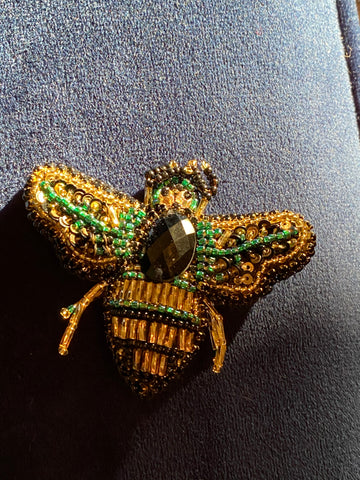 Rungg Brooches -little Bee